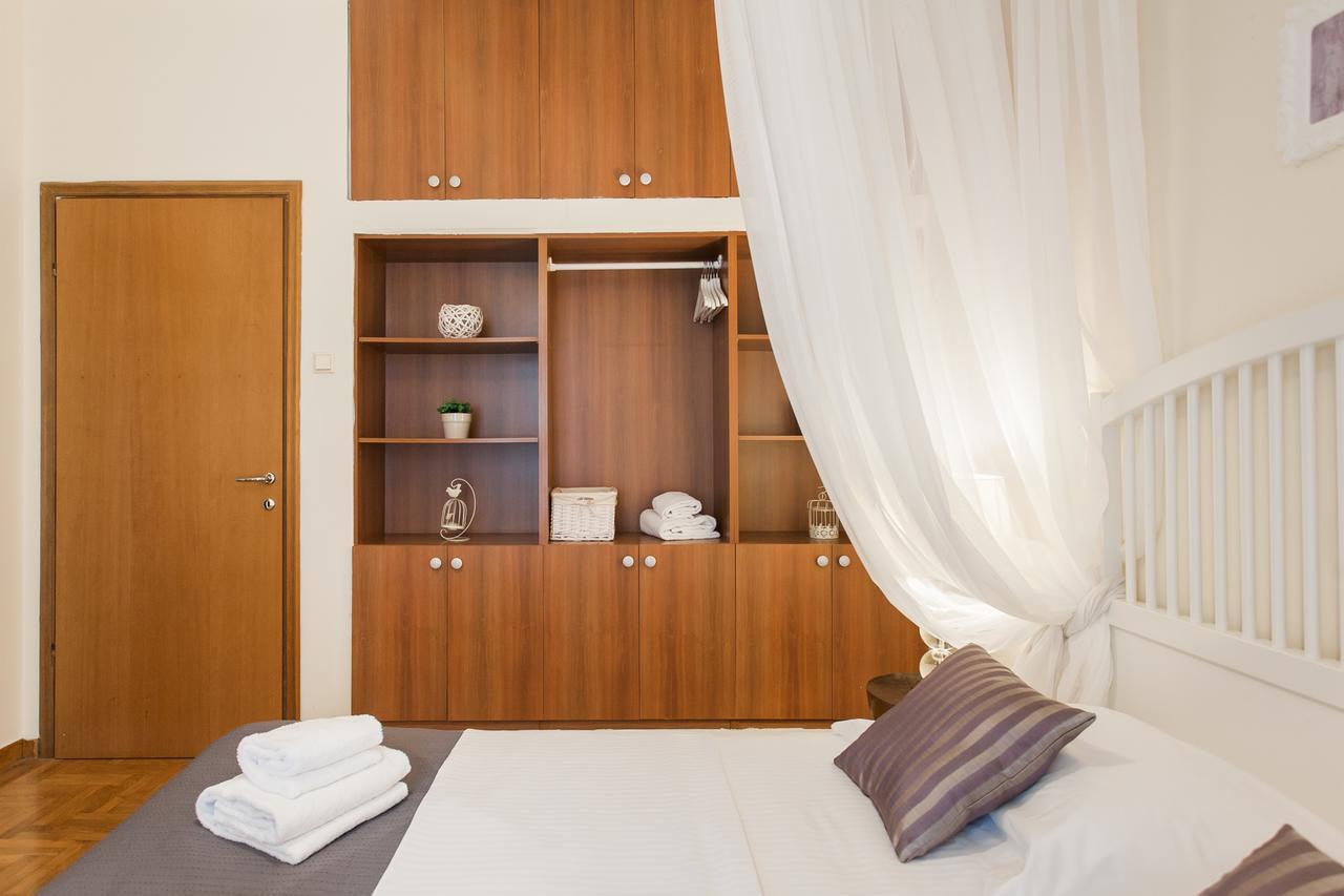 Athenian Home By Livin Urbban Екстер'єр фото